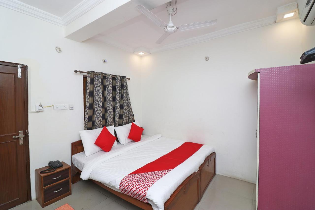Oyo Flagship 19301 Mezbaan International Naka Hindola Hotel Lucknow Ngoại thất bức ảnh
