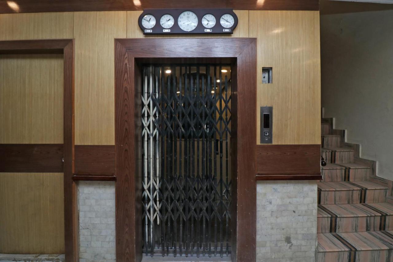 Oyo Flagship 19301 Mezbaan International Naka Hindola Hotel Lucknow Ngoại thất bức ảnh